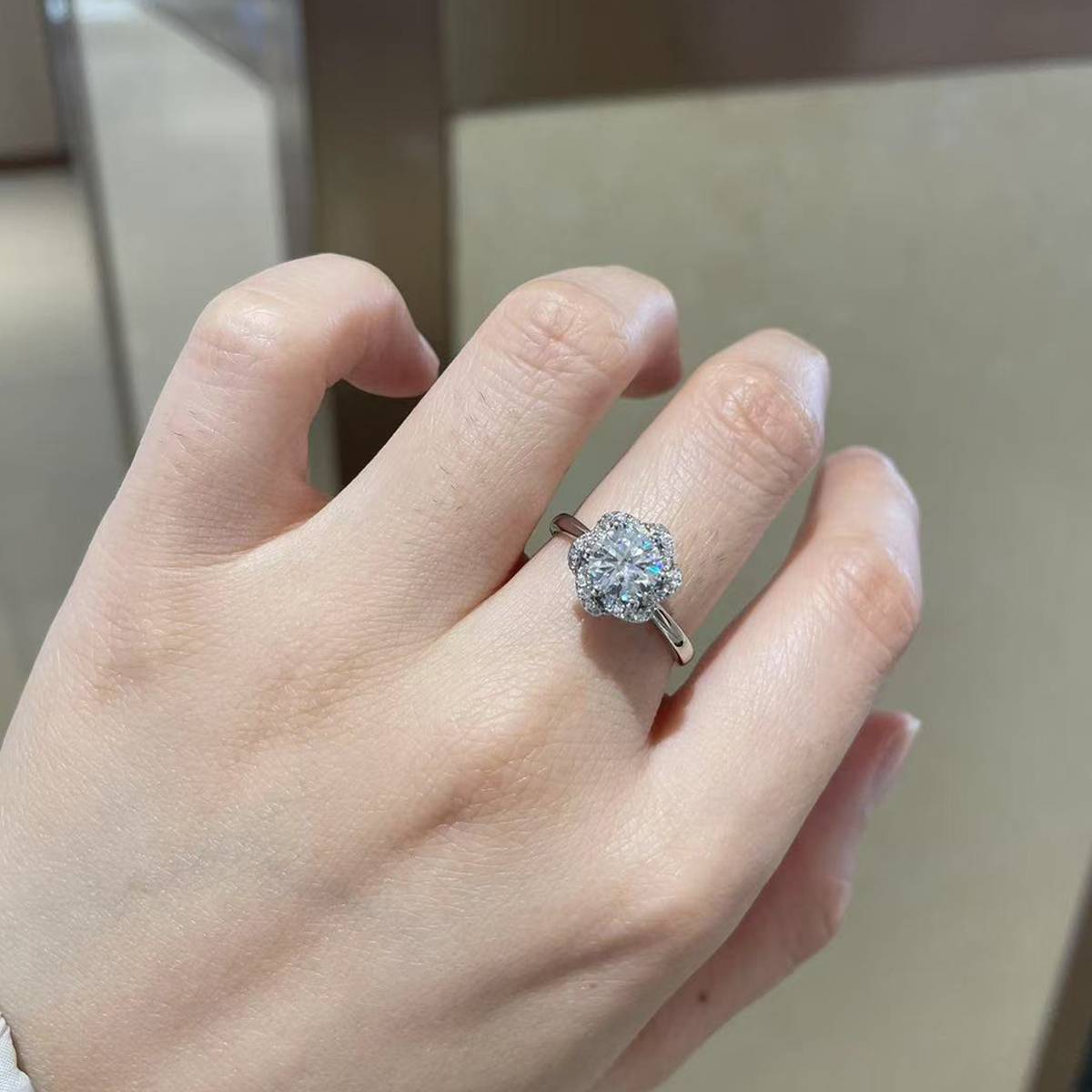 单头女戒S925银镀白金定制选款主石莫桑钻1.0ct/副石高碳钻
